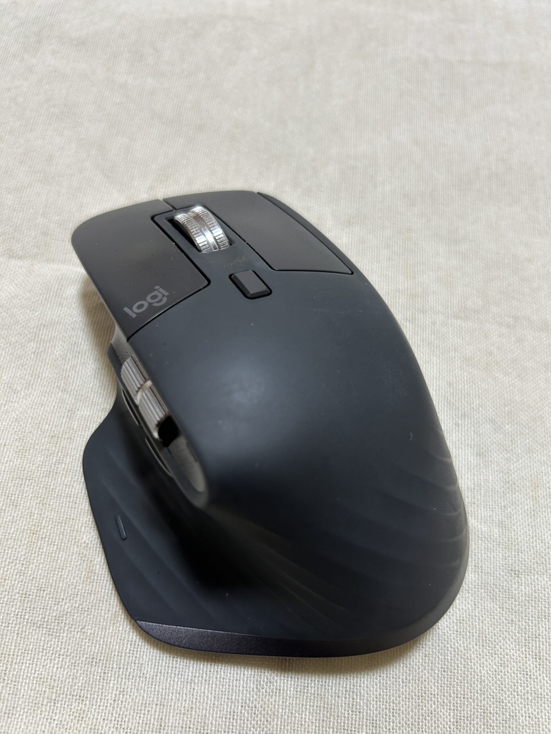 約3年使ったMX Master 3Sの表面。ベタつきはまだない