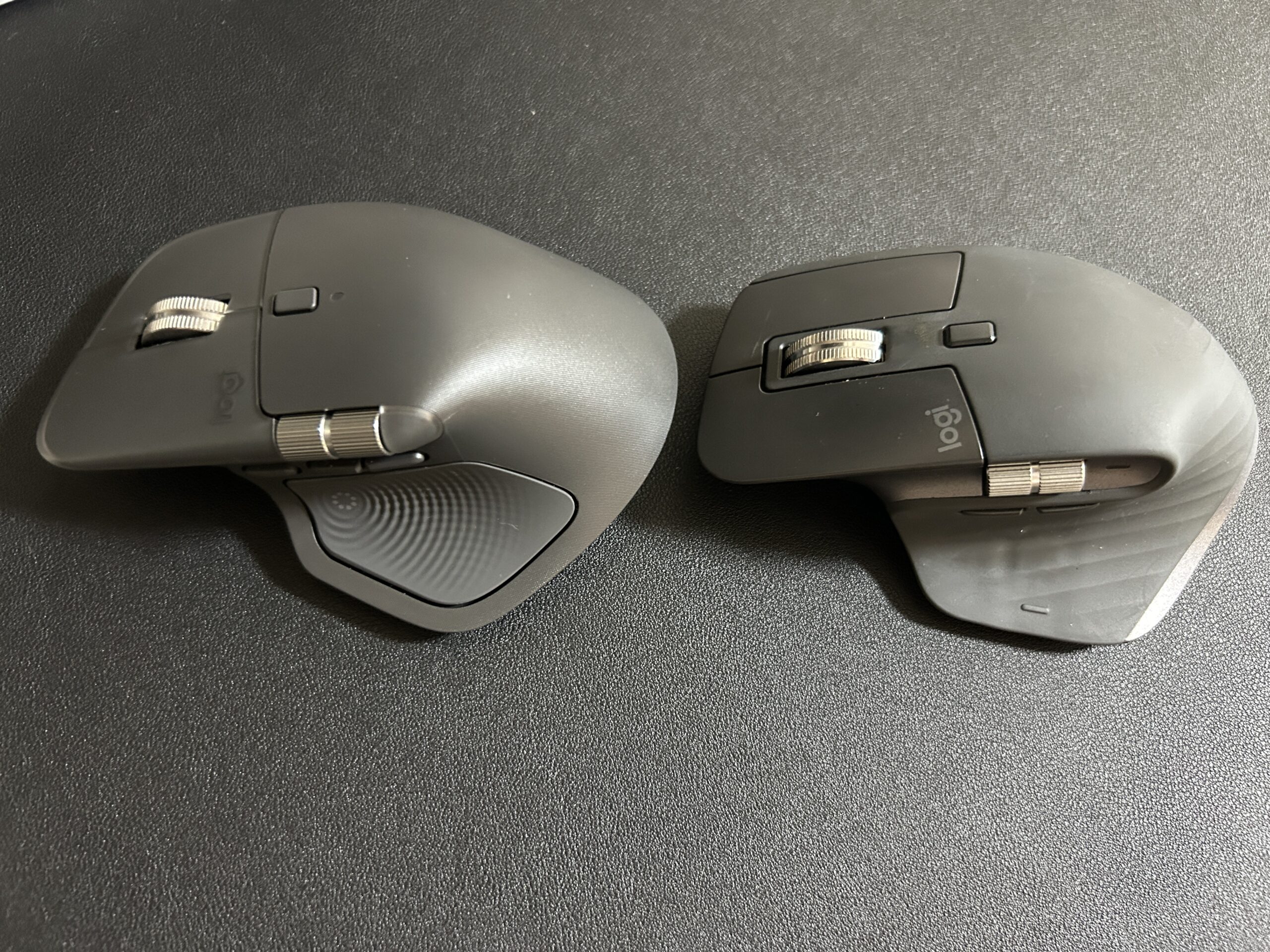 MX Master 4（左）と3S（右）のサイドホイール比較